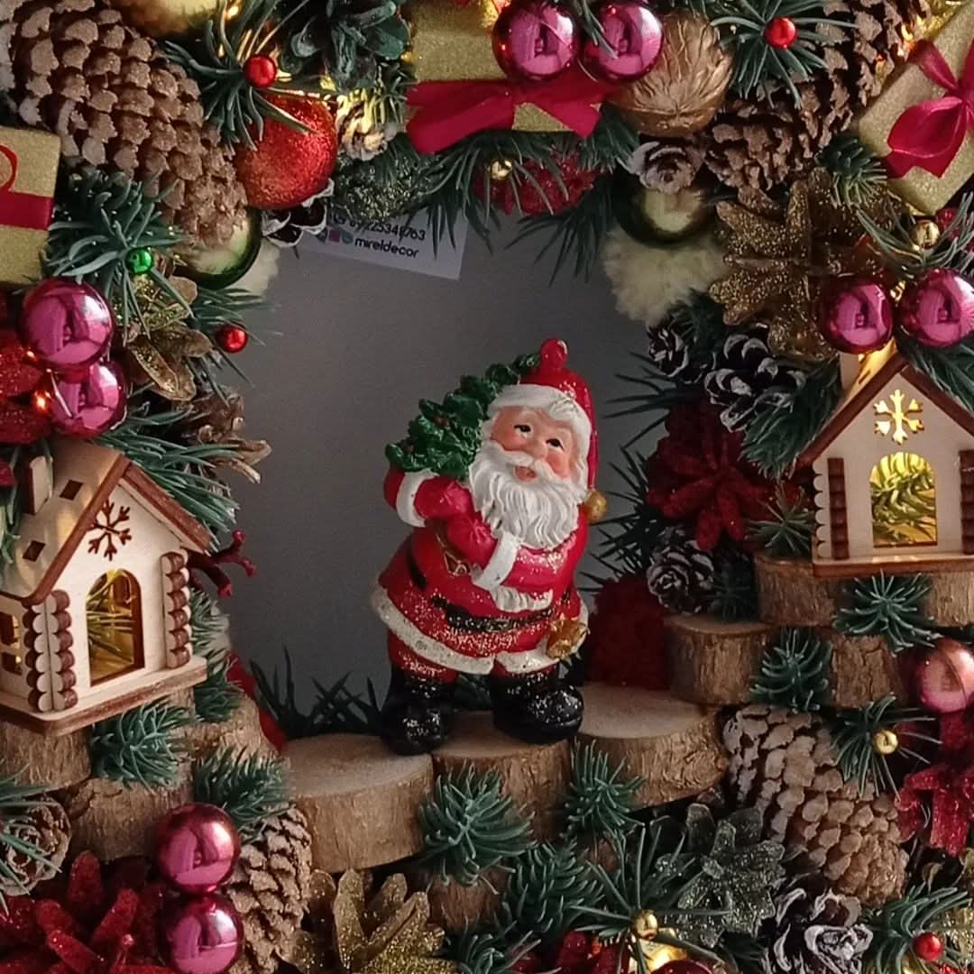 Guirlanda Natalina com Papai Noel e Detalhes Vermelhos TVN57