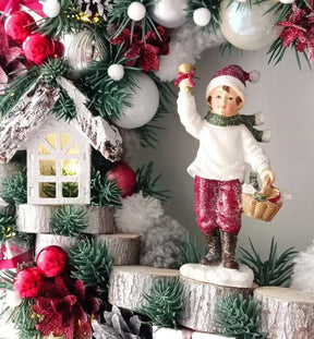 Guirlanda Natalina com Menino e Detalhes Vermelhos TVN60