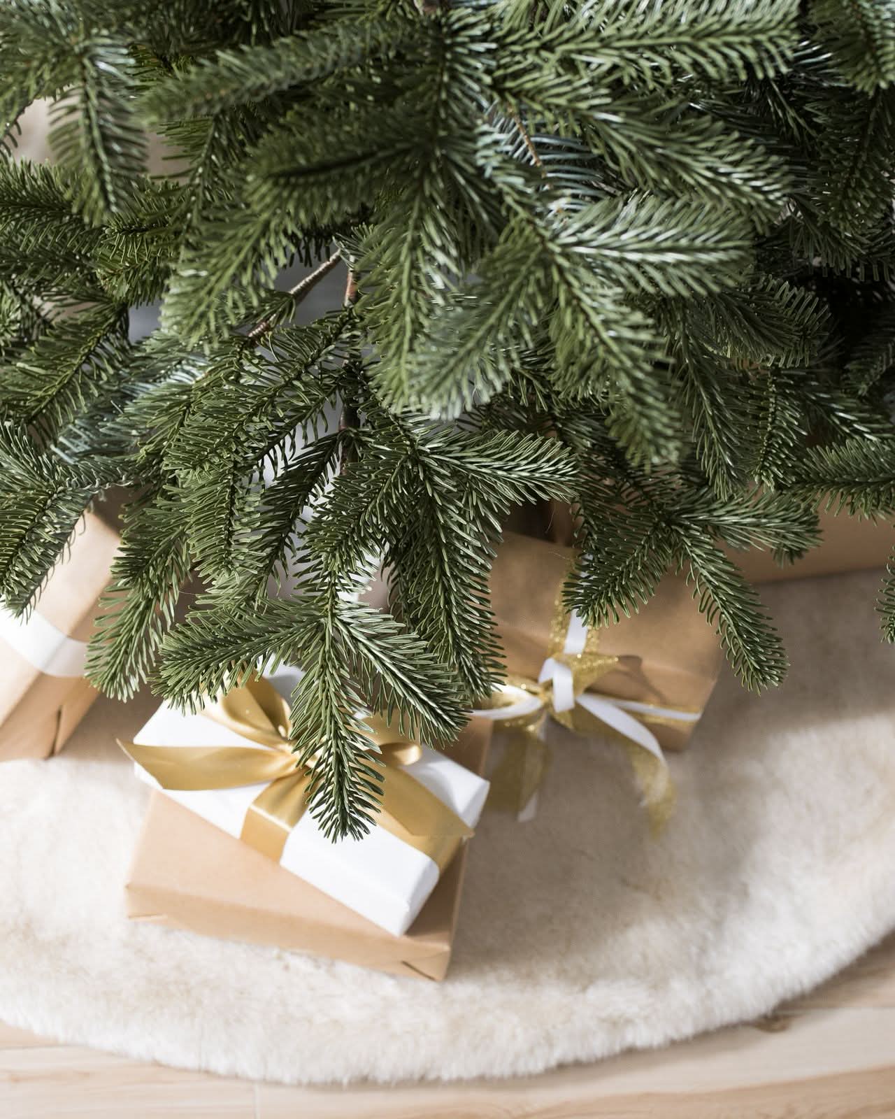 Árvore de Natal European Fir 1,80 m com Galhos Articulados e Leds TVN03