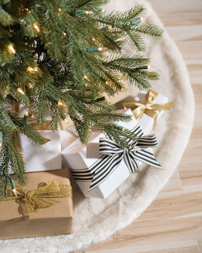 Árvore de Natal Cathedral Slim com Galhos Articulados, Suporte Metálico e Micro LEDs TVN06