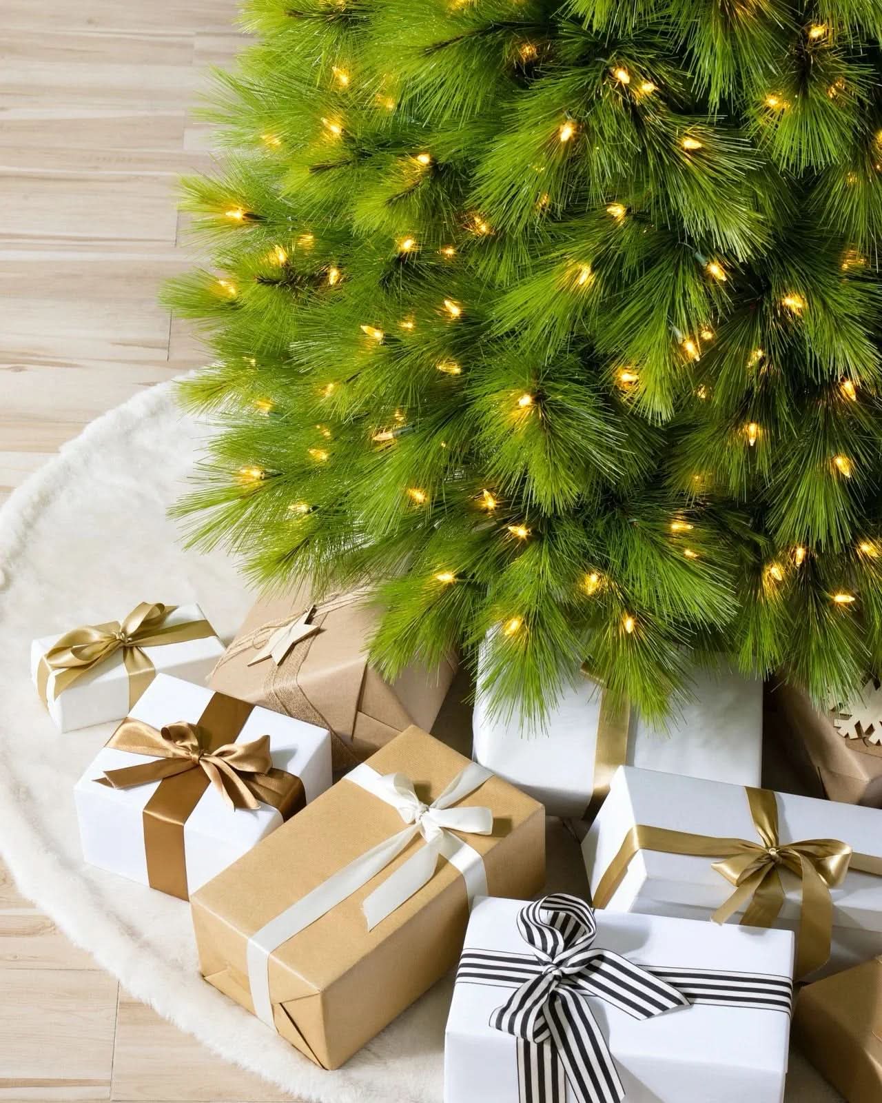 Árvore de Natal Monterey com Galhos Articulados, Suporte Metálico e Micro LEDs Embutidos TVN07